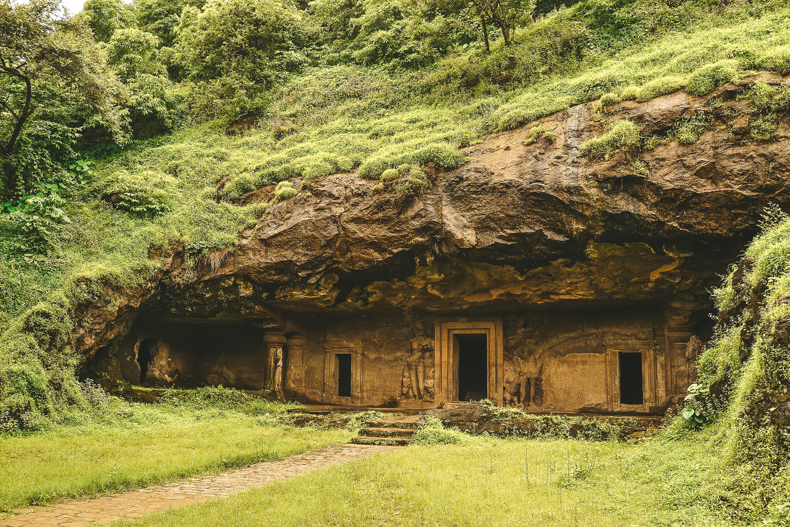 Elephanta Caves in Mumbai, a tranquil island experience